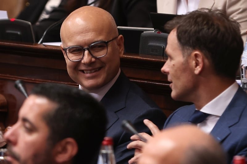 Polaganjem zakletvi premijera i ministara Srbija dobila novu vladu, već večeras prva sjednica
