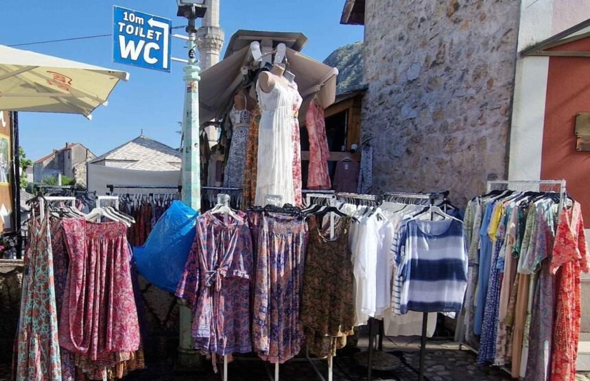 U Starom gradu prekrili kante za otpatke: Turisti bacaju smeće gdje stignu