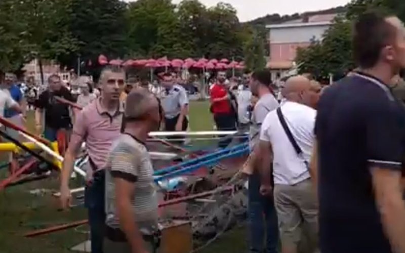 (VIDEO) Četiri djeteta povrijeđena u prevrtanju ringišpila u Doboju