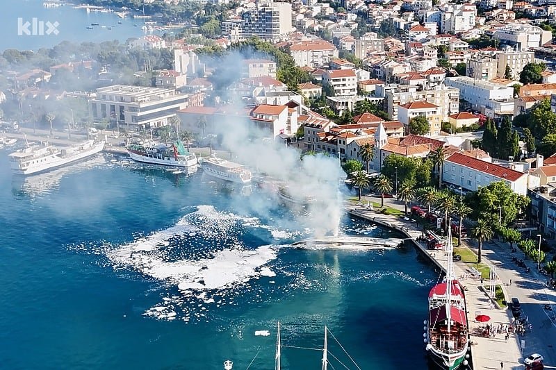 U Makarskoj izgorjela 35 metara duga jahta čiji je vlasnik iz Hercegovine