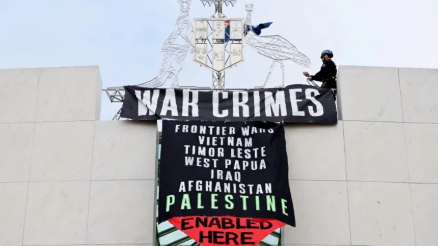 Propalestinski demonstranti se popeli na krov Australskog parlamenta