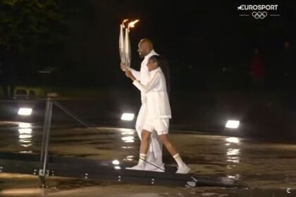 Marie-José Pérec i Teddy Riner upalili olimpijski plamen u Parizu