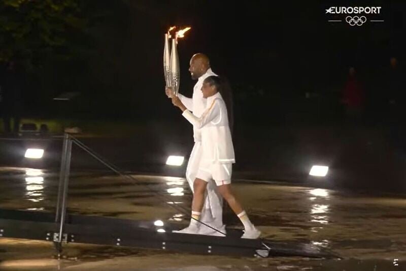 Marie-José Pérec i Teddy Riner upalili olimpijski plamen u Parizu