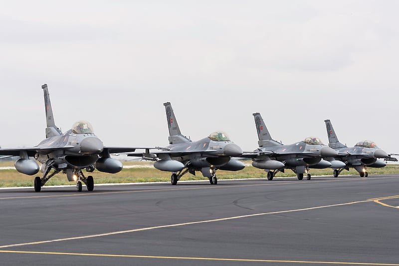 Washington Post: Evropske članice NATO-a obučile su samo šest ukrajinskih pilota za F-16 avione