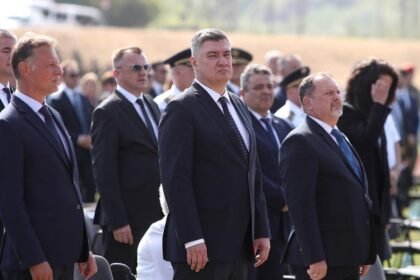 OBLJETNICA ‘OLUJE’: Puno manje ljudi u Kninu nego inače. Obratili se Plenković i Milanović