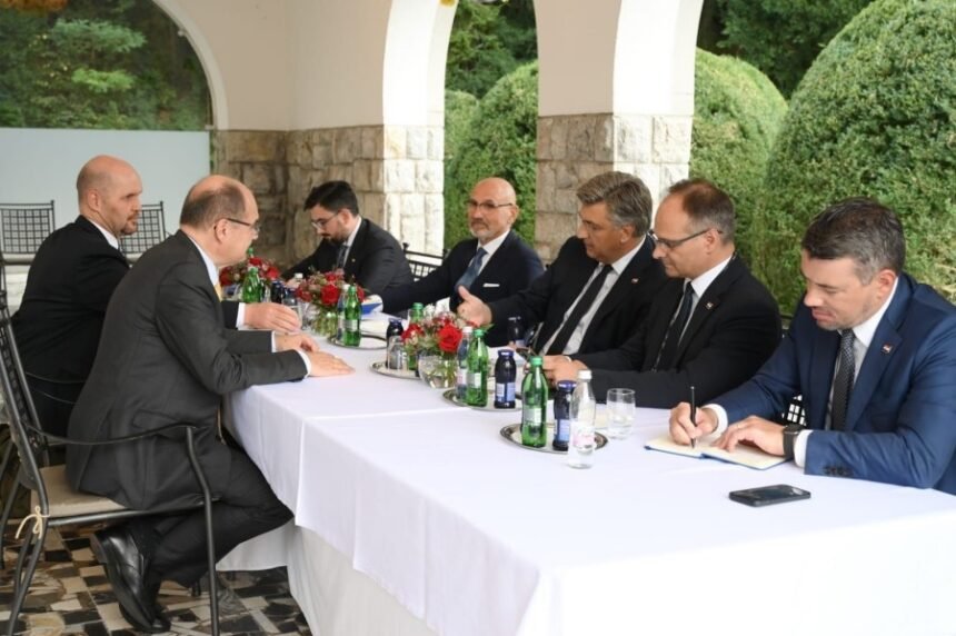 PREMIJER HRVATSKE NA SASTANKU BEZ BH. ZVANIČNIKA: Plenković razgovarao sa Schmidtom i Peachom, jedna od tema i BiH