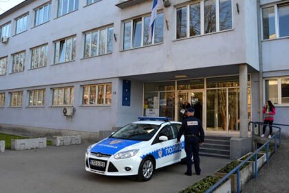 Muškarac prilazio komšinicama i lagao im da mu se otac posjekao pa tražio novac