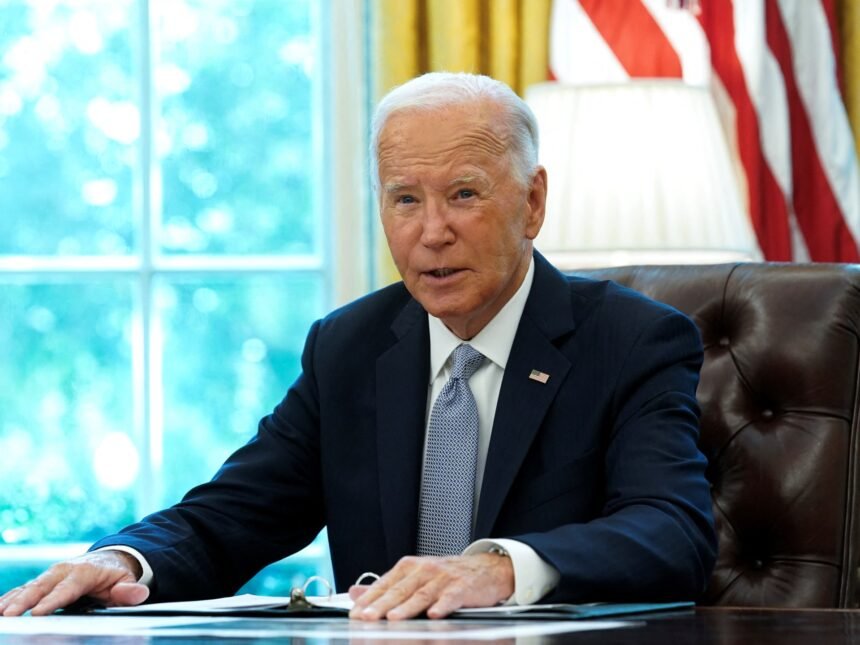 Biden: Razmislio bih na mjestu Izraela treba li gađati naftna postrojenja u Iranu