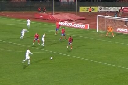 Borac pobijedio Velež, Rođeni od 44. minute igrali sa igračem manje