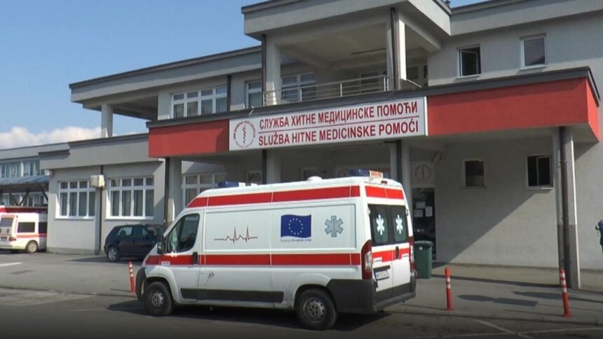Oglasila se policija: Dijete palo sa četvrtog sprata u Novom Pazaru, hitno prebačeno u Beograd zbog teških povreda