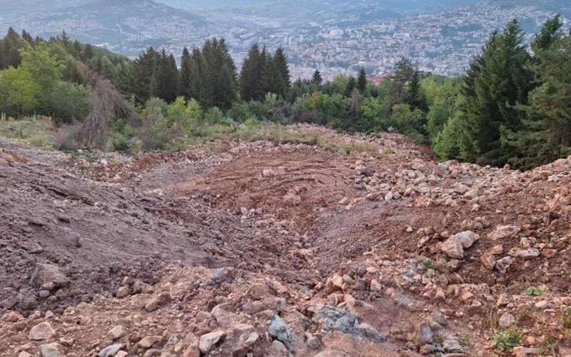 Iz Starog Grada ponovo upozorili: I dalje prisutne duboke pukotine, dolazi do pojave oticanja vode