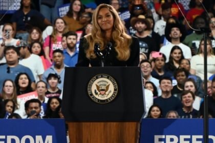 ‘NISAM OVDJE KAO SLAVNA LIČNOST’: Evo koga je Beyonce podržala na predizbornom skupu za predsjednika  SAD-a