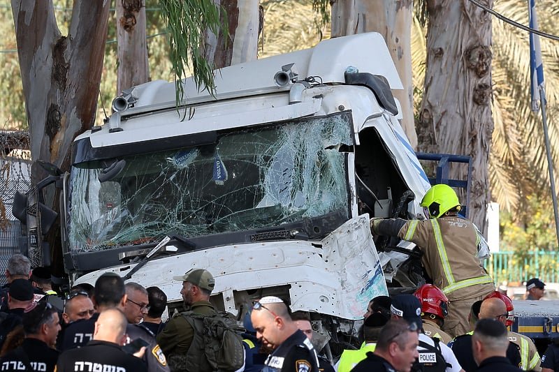 Izrael: Muškarac preminuo nakon što je kamion udario u stanicu, 33 osobe povrijeđene