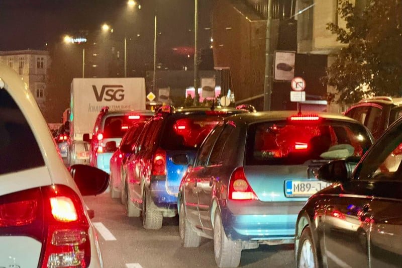 Velike gužve na ulicama Sarajeva: Kilometarske kolone vozila prema centru grada