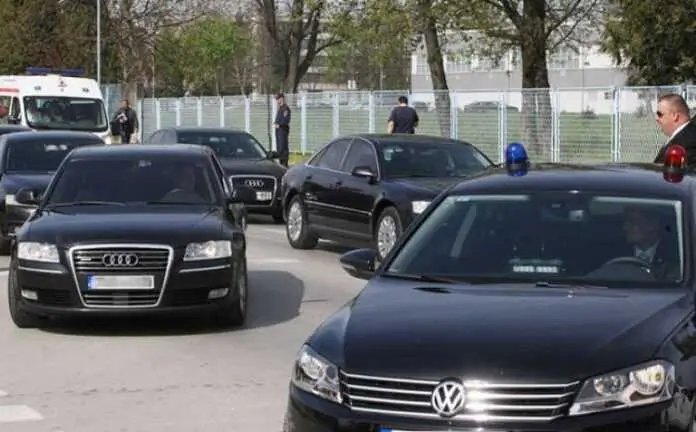 MINISTRI VOLE DA SE VOZE: Službenim autima na svadbe i na more
