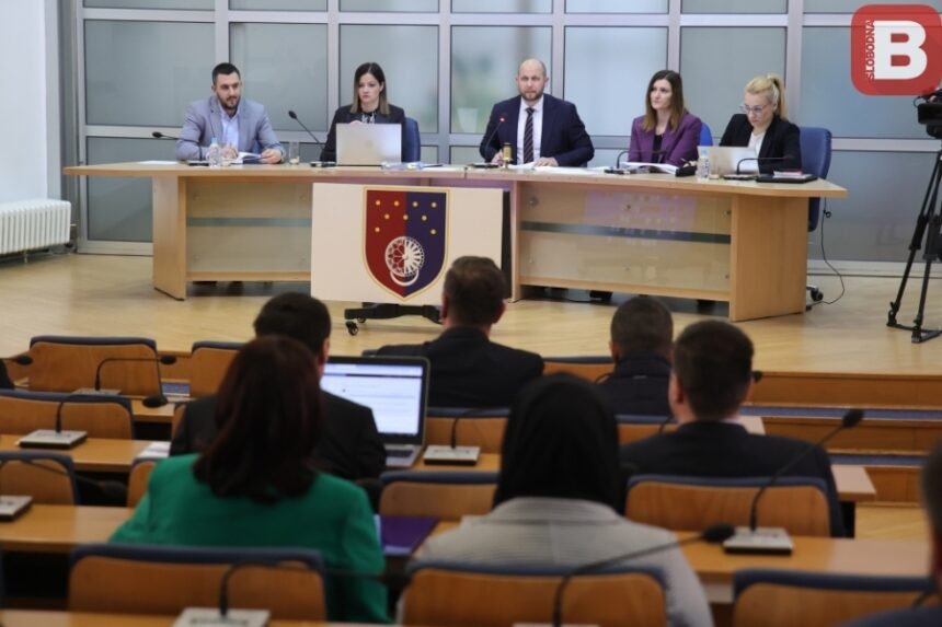 HAOS U KASNIM NOĆNIM SATIMA: Skupština KS izglasala novi poslovnik, Zahiragić poručio