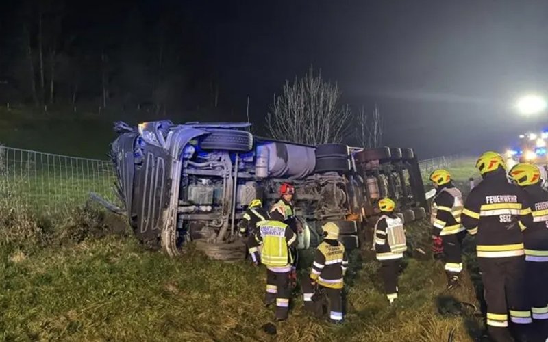Kamion vozača (30) iz BiH se prevrnuo u Austriji, prevozio je opasne materije
