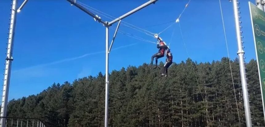 VELIKA ATRAKCIJA U GLAVNOM GRADU BiH: Pogledajte kako izgleda ‘let’ džinovskom ljuljačkom iznad Sarajeva (VIDEO)