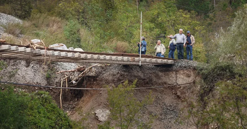 Oko 400.000 tona robe u Luci Ploče čeka, pruga se još ne sanira. Štete su milionske