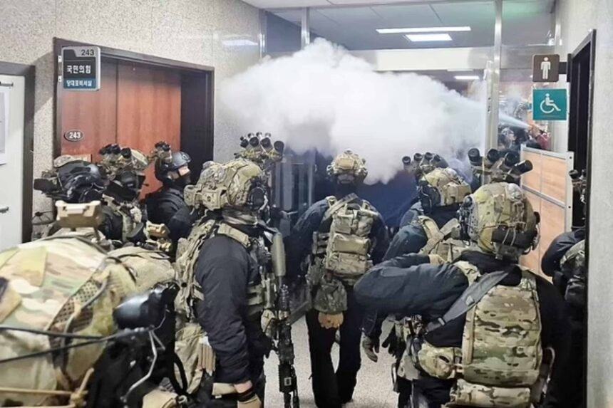 TENKOVI NA ULICAMA, HELIKOPTERI U ZRAKU: Parlament oborio odluku predsjednika o vanrednom vojnom stanju, dramatično ispred skupštine… (FOTO, VIDEO)