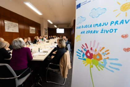 Održan okrugli sto u Tuzli na temu redovne vakcinacije djece pod nazivom “Sva djeca imaju pravo na zdrav život – vakcinacija danas!”: Vakcinacija spašava živote djece