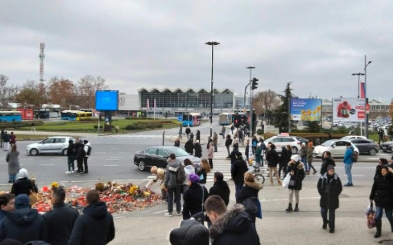 Užas u Novom Sadu: Vozač se velikom brzinom zabio u protestni skup, više je povrijeđenih