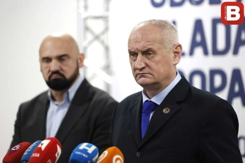 NOVA AKCIJA FUP-a: Ramo Isak i Vahidin Munjić pozivaju građane da prijave korupciju (FOTO)