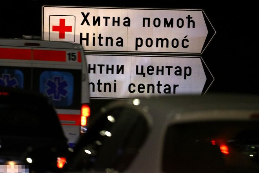 Tragedija u Beogradu: Muškarac obučen u Djed Mraza pao sa 3. sprata