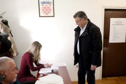 RAZMIŠLJAJUĆI SAMO O MILANOVIĆU: Plenković i Primorac glasali na predsjedničkim izborima u Hrvatskoj
