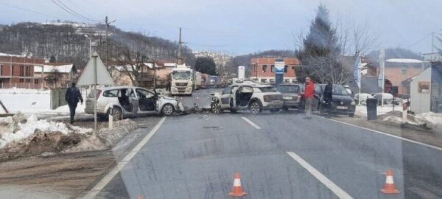 STRAVIČNA SAOBRAĆAJNA NESREĆA NA M-17: Više vozila sudarilo se…