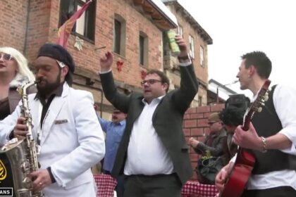Maskenbalom u Novu godinu: Tradicija u Vevčanima u S. Makedoniji