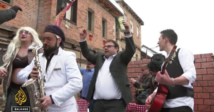 Maskenbalom u Novu godinu: Tradicija u Vevčanima u S. Makedoniji