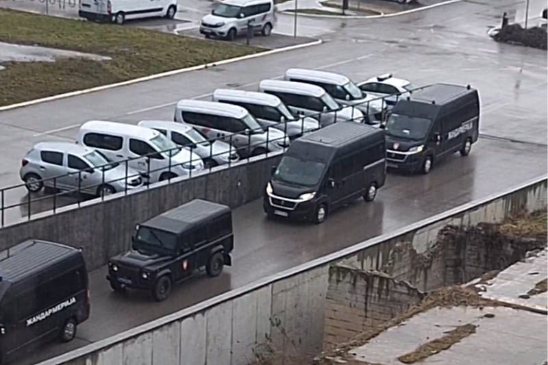 Zaključana zgrada Vlade Vojvodine, zaposleni ne mogu izaći: Policija ušla u zgradu pokrajinske televizije
