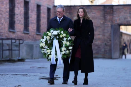 Starmer odao počast žrtvama holokausta u Aushwitz Birkenau