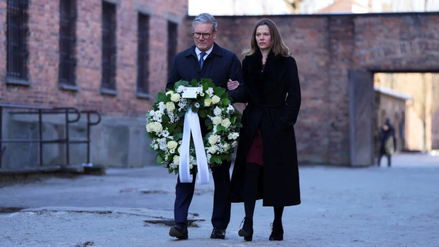 Starmer odao počast žrtvama holokausta u Aushwitz Birkenau