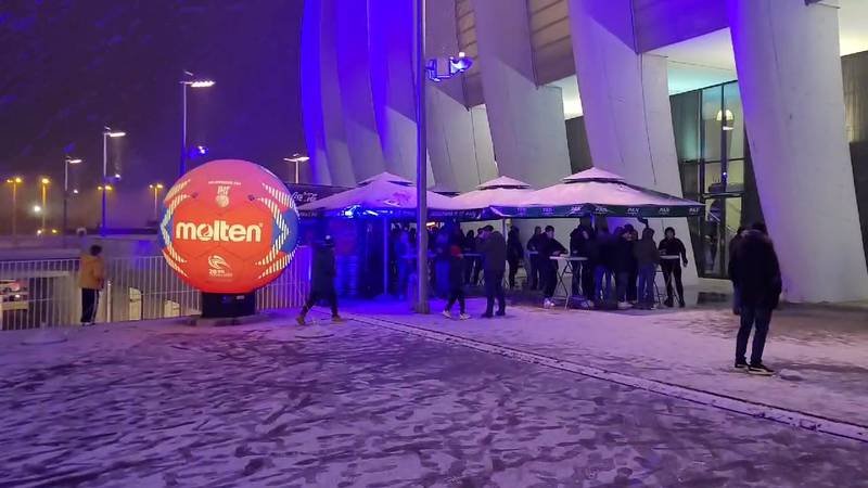 VIDEO Snijeg oko Arene Zagreb: Pogledajte atmosferu uoči početka rukometnog Mundijala