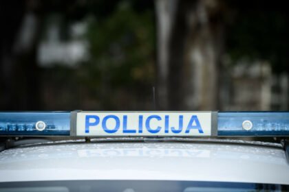 Policija uhvatila višestrukog prijestupnika: Vozač za kojim je raspisana potraga zaustavljen s 1,67 promila