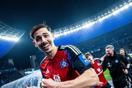 HSV golom u 94. minuti osvojio tri boda i preuzeo prvo mjesto