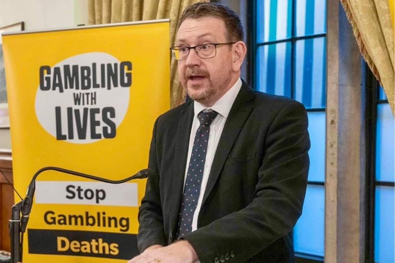 Britanski ministar zdravstva smijenjen zbog poruke na WhatsAppu
