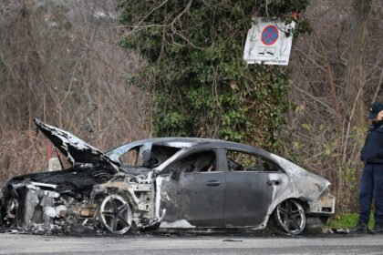 FOTO Izgorio Mercedes suvlasnika poznatog noćnog kluba: Stigla policija