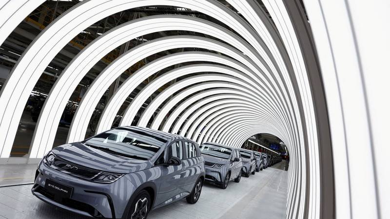 Velik rast za kineski BYD: Sve su bliži Tesli po prodaji automobila