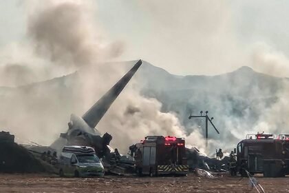Najmanje 85 ubijeno u s Koreji kao avion sruši se na slijetanju na aerodromu u Muan
