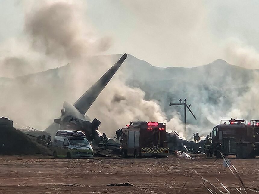 Najmanje 85 ubijeno u s Koreji kao avion sruši se na slijetanju na aerodromu u Muan