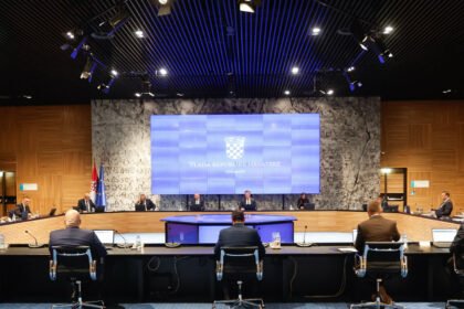 Prva sjednica Vlade u novoj godini: Pratite uvodni govor premijera