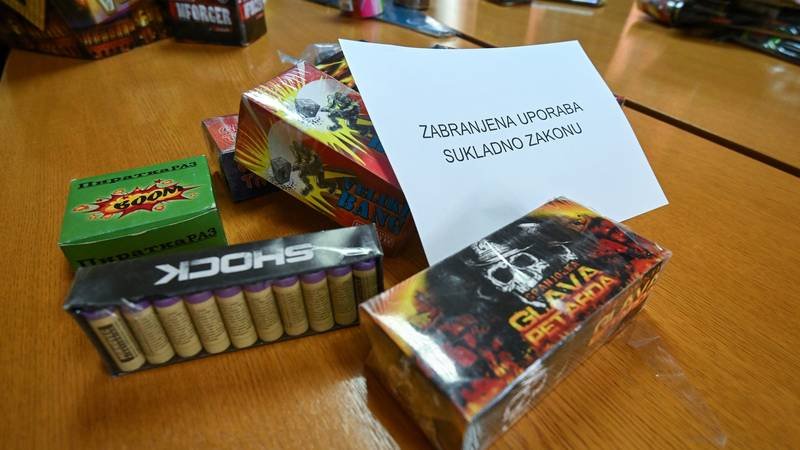 Dječaku eksplodirala petarda u ruci, ozljede su stravične: Šaka je potpuno uništena, a lice…