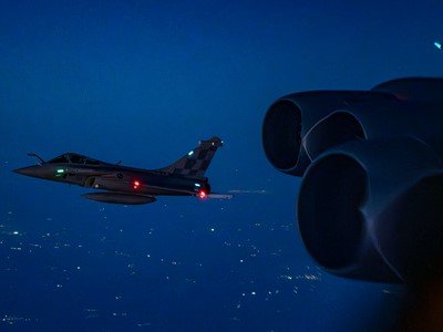 Hrvatski Rafale snimljen s američkog B-52 tijekom noćne vježbe presretanja