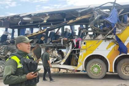 Najmanje 37 ljudi ubijenih i 39 ranjeno kao dva autobusa sudaraju se u Boliviji