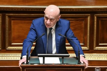 Žestoke poruke Francuske: “Ameriku vode ludi car i nadrogirana dvorska luda”