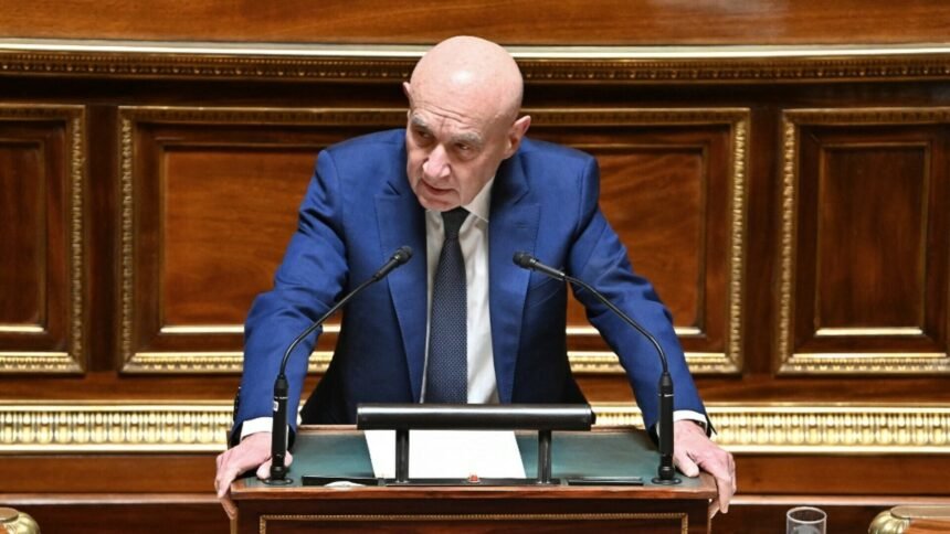 Žestoke poruke Francuske: “Ameriku vode ludi car i nadrogirana dvorska luda”