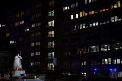 Papa Francis trpi ‘disanje krize’ usred bitke sa pneumonijem